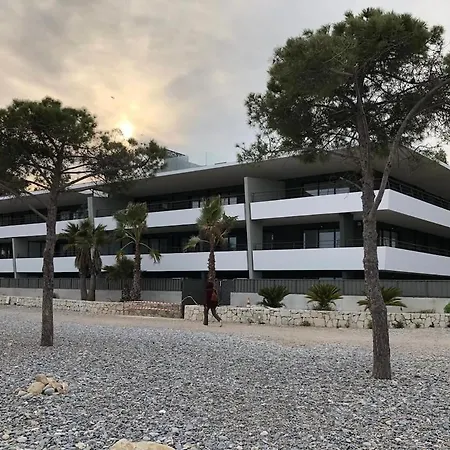 Seaside Escape *