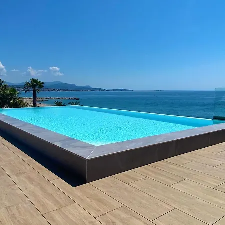 Seaside Escape *